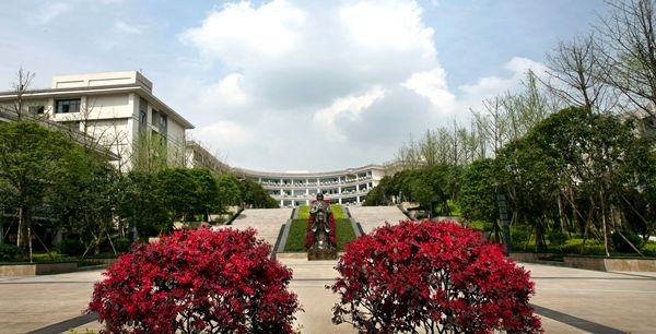 重庆第二师范学院是几本排名第几？具体地址在哪学费一年多少？