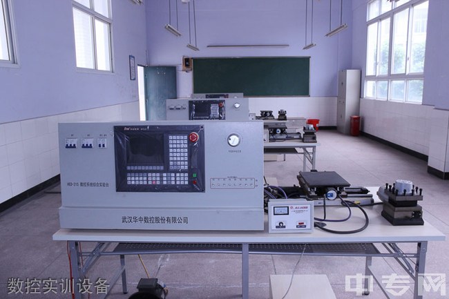 四川省电子商务学校（四川省粮食经济学校）电焊实训课
