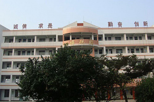 重庆市黔江区太极职业中学宿舍是几人间