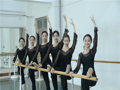 初中毕业能不能读四川现代艺术学校舞蹈专业