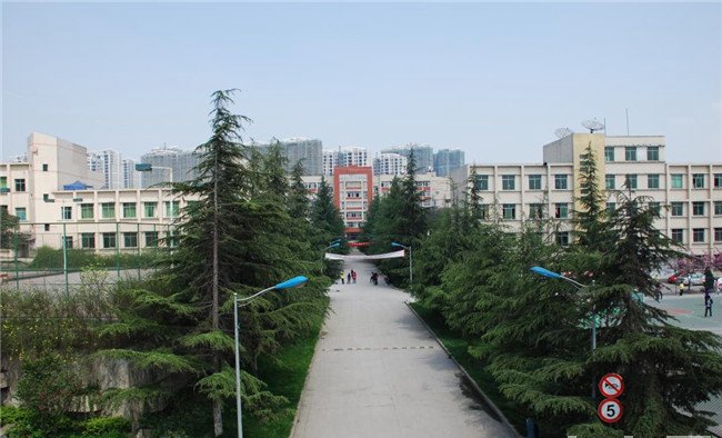 贵州化工学校(贵州工业职业学院中职部)校园环境