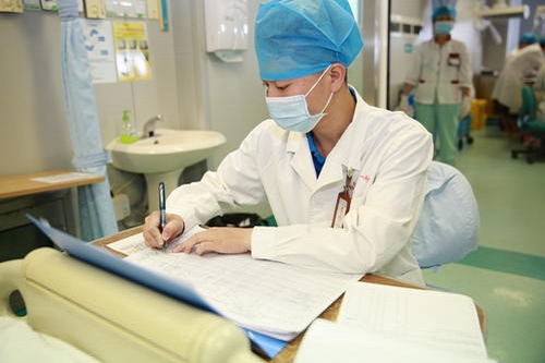 重庆读护理专业有哪些课程？