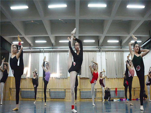 四川现代艺术学校舞蹈专业初中毕业可不可以学