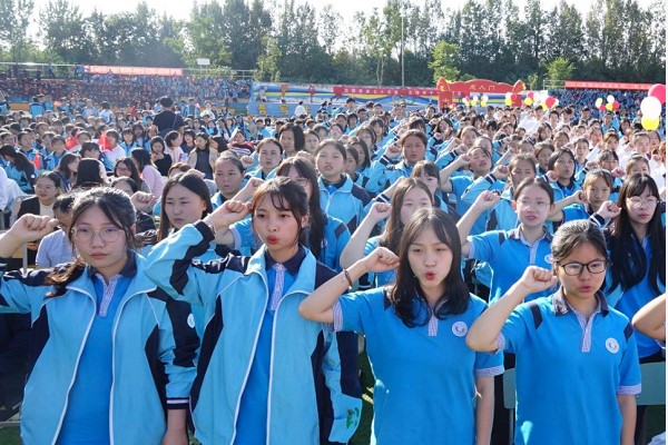 四川省志翔职业技术学校举行建国70周暨成人礼活动