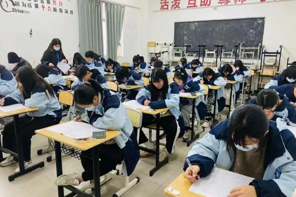 四川五月花技师学院举行期末考试