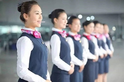 重庆航空学校空乘服务的报名条件是什么？