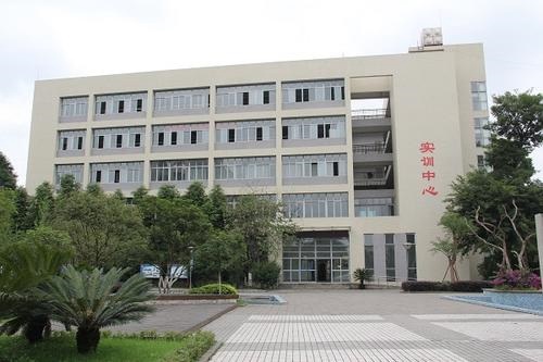 重庆市龙门浩职业高级中学的收费标准