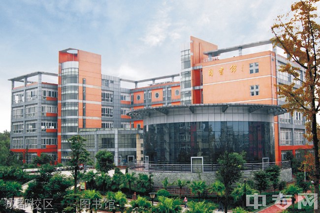 四川城市技师学院成都校区——五环广场、第六教学楼