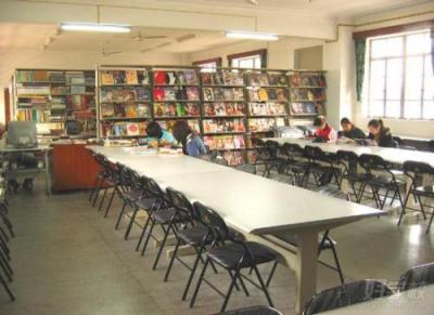 兴文县职业技术学校阅览室
