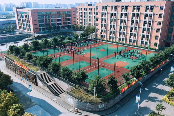 重庆市荣昌区职业教育中心学校环境及管理