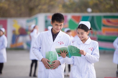 在重庆卫生学校读护理专业好吗？