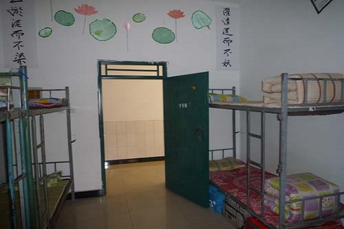 重庆道角职业中学宿舍是几人间