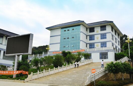 四川省双流县建设职业技术学校有哪些专业？