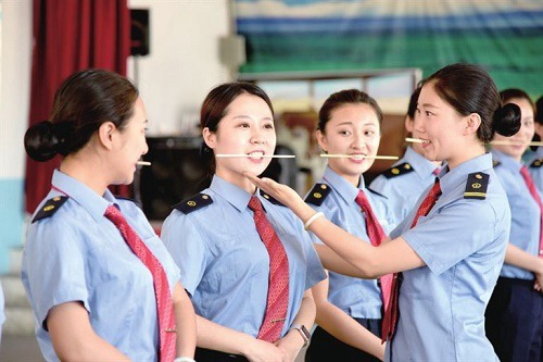 重庆哪个学校的高铁乘务专业好一些？